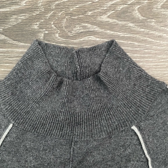 Vineyard Vines Turtleneck Sweater - Picture 5 of 11